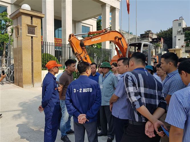 Ủy ban MTTQ Việt Nam quận Đống Đa giám sát công tác giải phóng mặt bằng đường vào trường THCS Phương Mai, phường Phương Mai