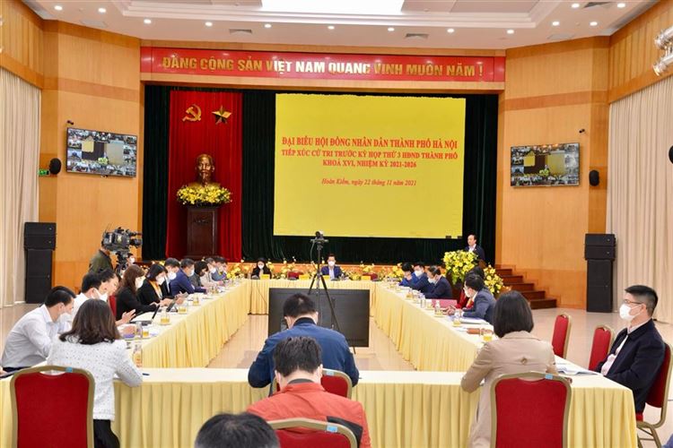 Cử tri quận Hoàn Kiếm tiếp xúc với đại biểu HĐND TP Hà Nội khoá XVI trước kỳ họp thứ 3 tại đơn vị bầu cử số 2