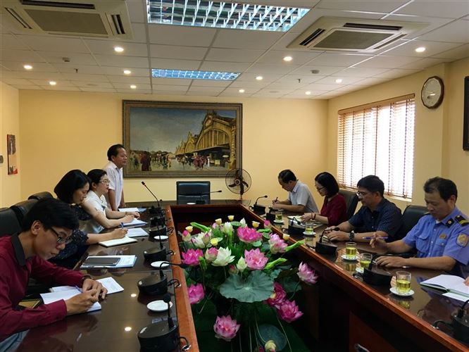 Quận Hoàn Kiếm tổ chức khảo sát các mặt hàng Việt  kinh doanh tại chợ Đồng Xuân