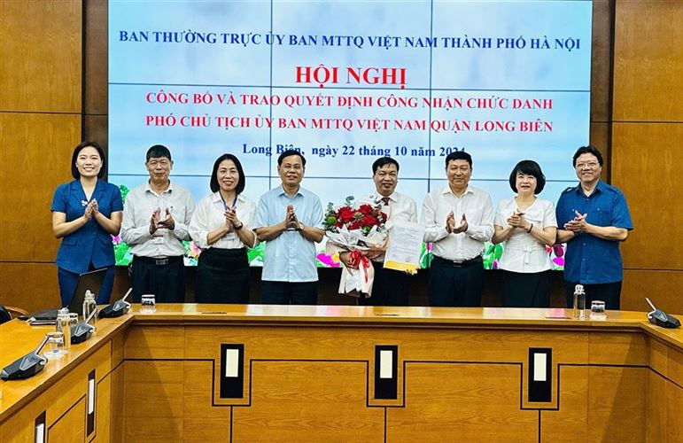 Uỷ ban MTTQ Việt Nam thành phố Hà Nội công bố Quyết định công nhận chức danh Phó Chủ tịch Uỷ ban MTTQ Việt Nam quận Long Biên