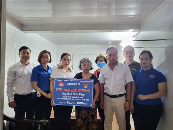 Quận Đống Đa bàn giao nhà nhân ái cho gia đình hộ cận nghèo nhân dịp chào mừng Đại hội Đoàn TNCS Hồ Chí Minh quận Đống Đa lần thứ XXIV, nhiệm kỳ 2022-2027.