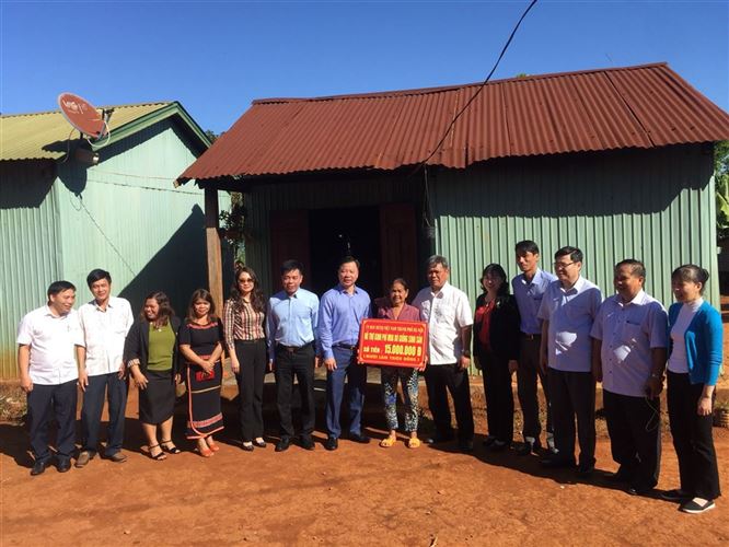 Ủy ban MTTQ Việt Nam TP Hà Nội thăm và trao hỗ trợ nhân dân tỉnh Gia Lai khắc phục hậu quả mưa lũ