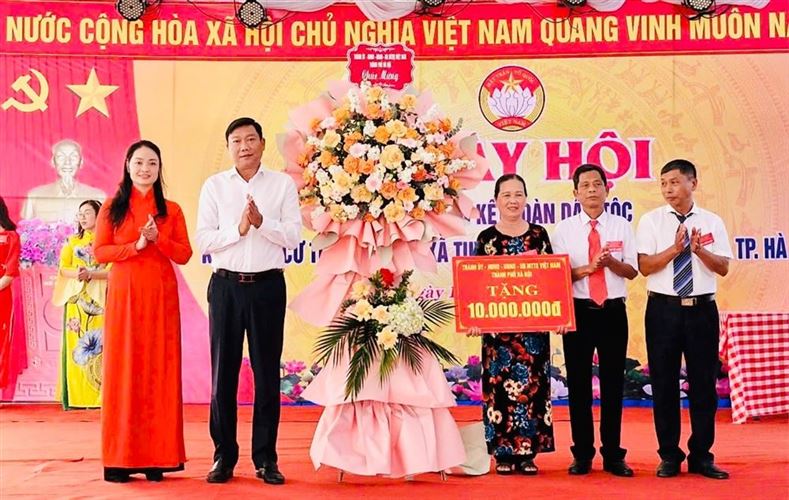 Trưởng ban Dân vận Thành ủy Đỗ Anh Tuấn dự Ngày hội Đại đoàn kết tại huyện Quốc Oai