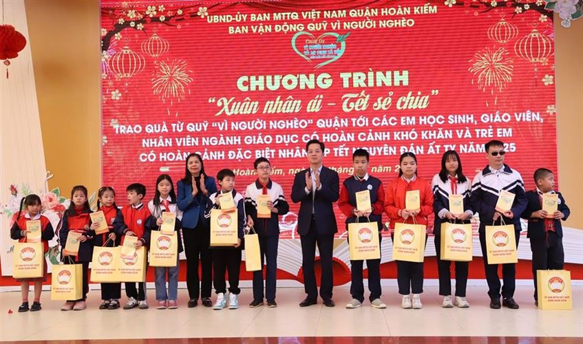 Quận Hoàn Kiếm tổ chức Chương trình Xuân nhân ái - Tết sẻ chia