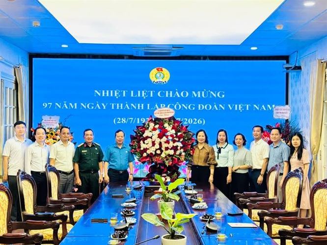 Thăm, chúc mừng Liên đoàn Lao động thành phố Hà Nội nhân kỷ niệm 97 năm Ngày thành lập Công đoàn Việt Nam (28/7/1929 - 28/7/2026)