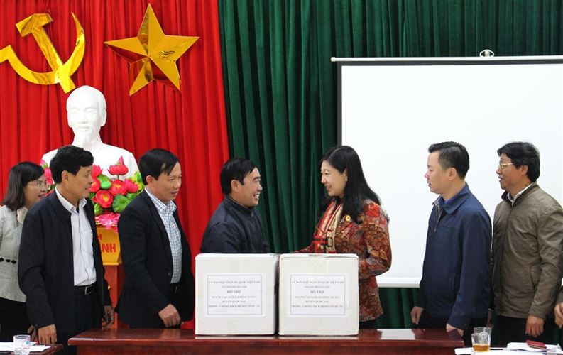 Chủ tịch Ủy ban MTTQ Việt Nam TP Nguyễn Lan Hương kiểm tra công tác phòng, chống dịch bệnh Covid-19 tại quận Nam Từ Liêm và huyện Quốc Oai
