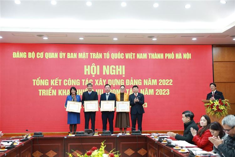 Đảng bộ cơ quan Ủy ban MTTQ Việt Nam Thành phố đã tổ chức Hội nghị tổng kết công tác xây dựng Đảng năm 2022; triển khai nhiệm vụ trọng tâm năm 2023. 