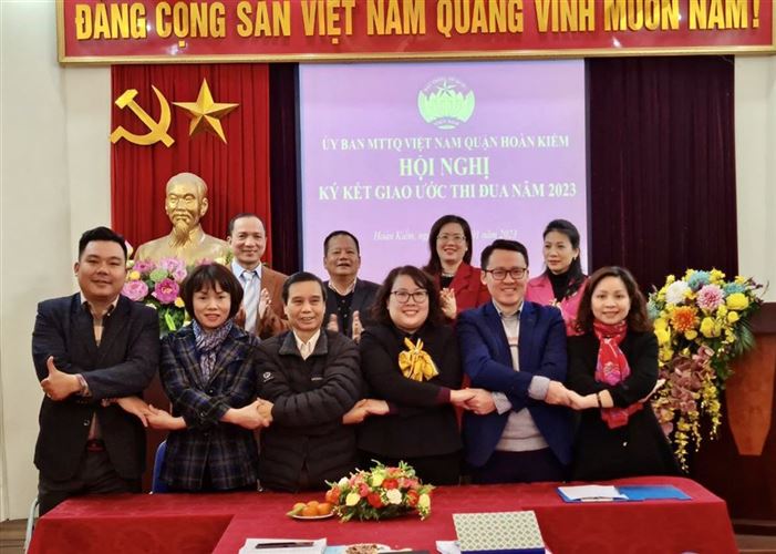 Ủy ban MTTQ Việt Nam quận Hoàn Kiếm Tổ chức triển khai kế hoạch và ký kết các nội dung thi đua năm 2023