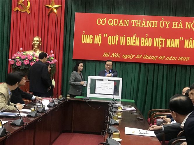 Thành ủy Hà Nội ủng hộ Quỹ “Vì Biển, đảo Việt Nam” năm 2019