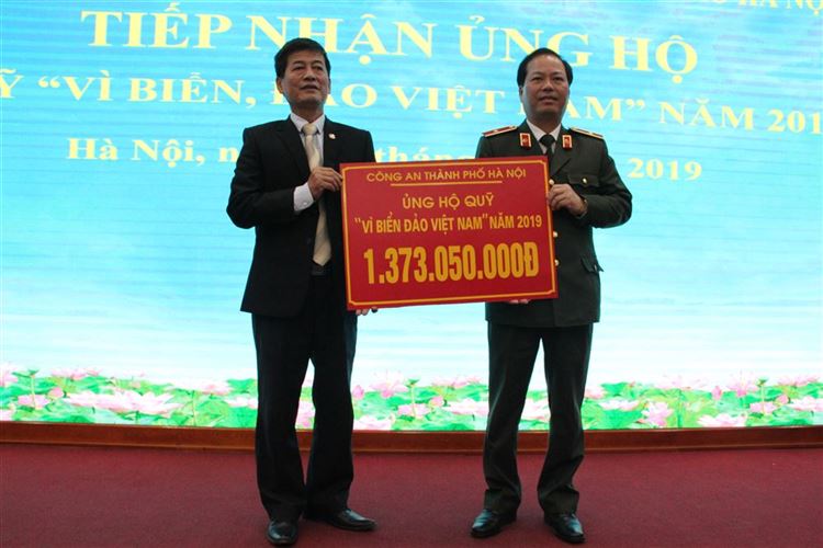 Công an thành phố ủng hộ Quỹ “Vì Biển, đảo Việt Nam” hơn 1,3 tỷ đồng 