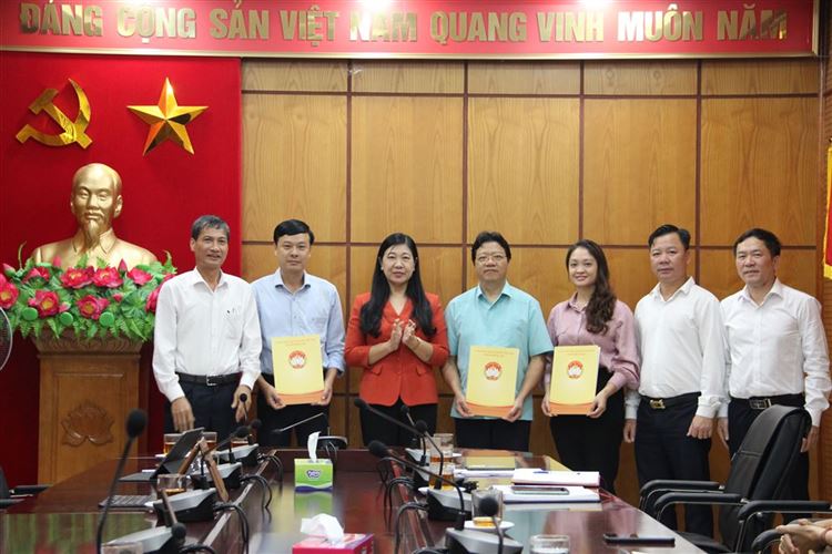 Ban Thường trực Ủy ban MTTQ Việt Nam Thành phố công bố và trao Quyết định phân công cán bộ 