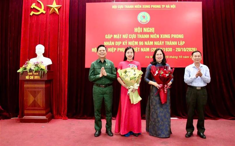NỤ CƯỜI RẠNG RỠ CỦA NỮ CỰU TNXP TRONG DỊP KỶ NIỆM NGÀY PHỤ NỮ VIỆT NAM