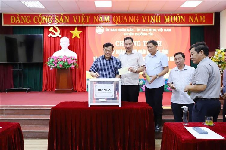 Ủy ban MTTQ Việt Nam huyện Thường Tín tổ chức chương trình tiếp nhận ủng hộ nhân dân các tỉnh và nhân dân huyện chịu thiệt hại do cơn bão số 3