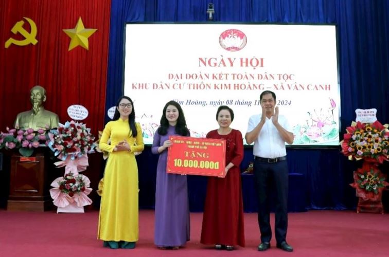 Bí thư Thành đoàn dự Ngày hội Đại đoàn kết ở thôn Kim Hoàng