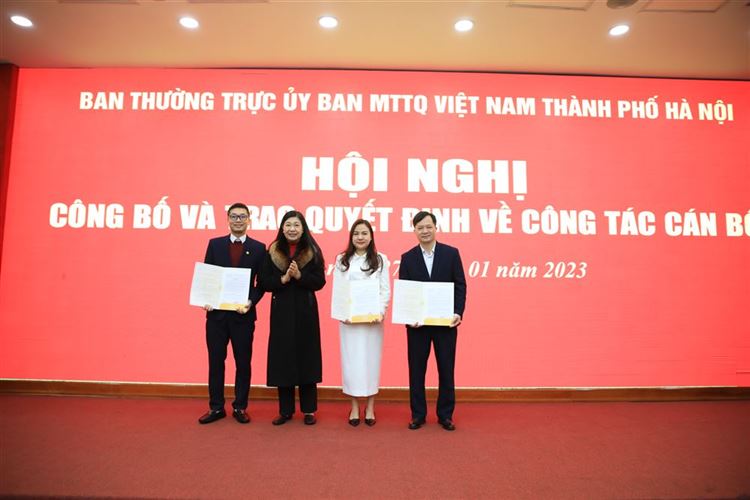 Lễ công bố và trao quyết định bổ nhiệm các chức vụ lãnh đạo Ban Dân tộc và Tôn giáo, Ban Tuyên giáo và đối ngoại, Văn phòng cơ quan Ủy ban MTTQ Việt Nam Thành phố
