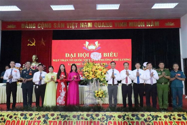 Đồng chí Tạ Thị Nhẫn giữ chức Chủ tịch Ủy ban MTTQ Việt Nam phường Phú Lương