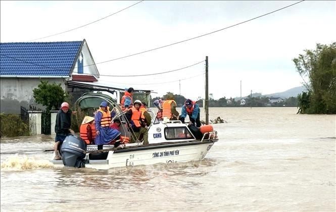 Nghĩa tình đồng bào vì miền Trung ruột thịt