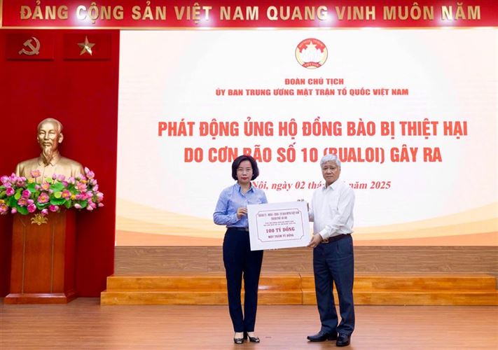Thành phố Hà Nội hỗ trợ 100 tỷ đồng giúp đồng bào bị thiệt hại do bão số 10 (Bualoi)