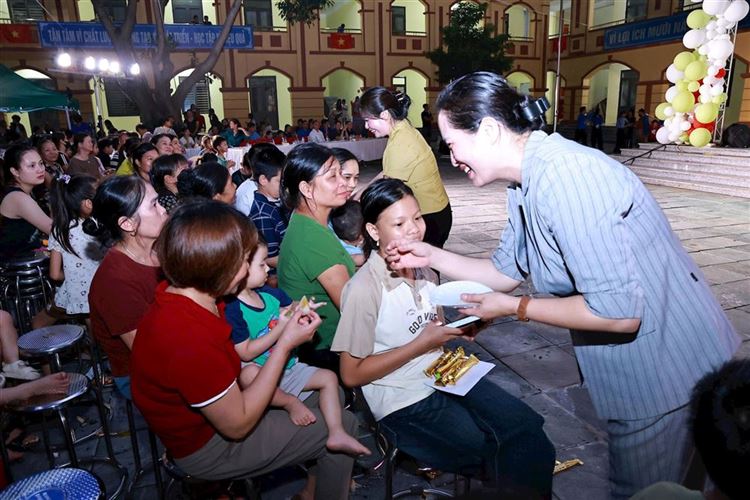 Rộn ràng Đêm hội Trăng rằm ở Yên Xuân