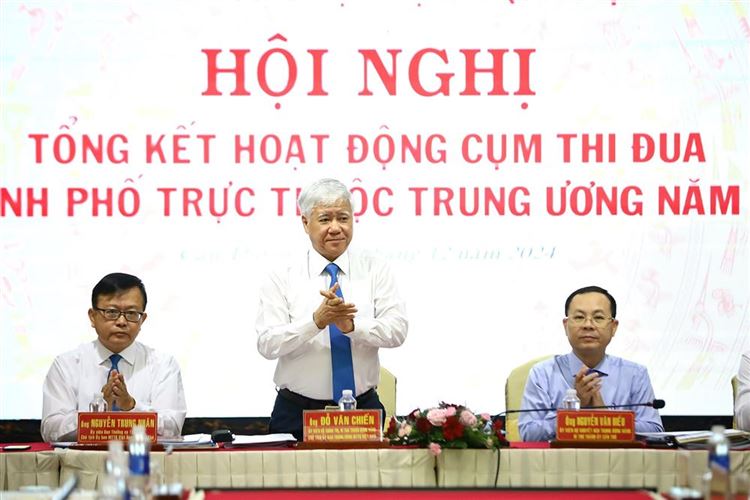 Chủ tịch Đỗ Văn Chiến dự, chỉ đạo Hội nghị tổng kết công tác Mặt trận Cụm thi đua 5 thành phố trực thuộc Trung ương