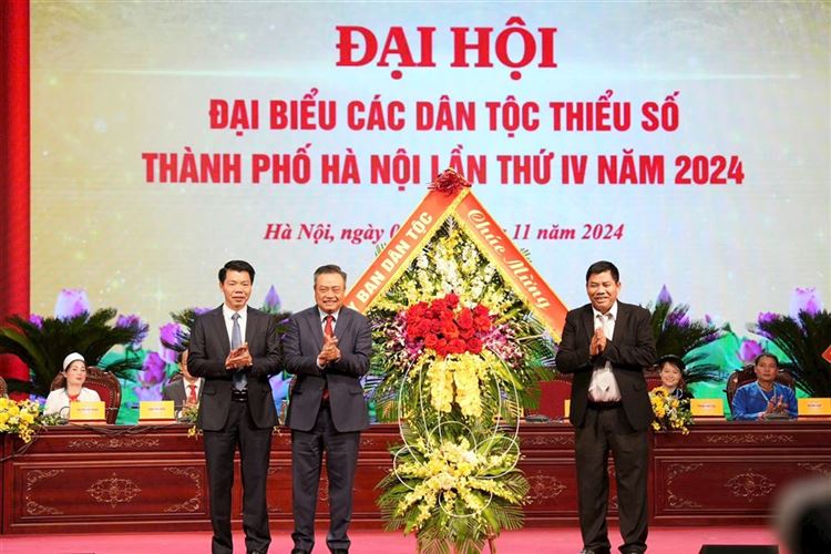 Đoàn kết, cùng nhau xây dựng quê hương giàu đẹp, Thủ đô văn hiến - văn minh - hiện đại