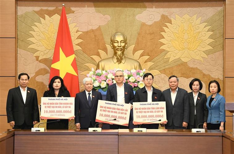 Hà Nội trao 30 tỷ đồng hỗ trợ 3 tỉnh Đắk Lắk, Lâm Đồng, Khánh Hòa khắc phục hậu quả mưa lũ