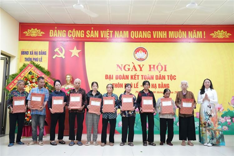 Thôn Phú Lễ, xã Hạ Bằng tổ chức Ngày hội Đại đoàn kết toàn dân tộc