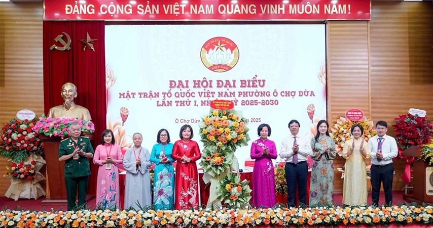 Xây dựng đội ngũ cán bộ Mặt trận vững về chính trị, gương mẫu về đạo đức