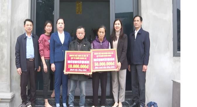 Ủy ban MTTQ Việt Nam huyện Đông Anh hỗ trợ kinh phí xây dựng nhà Đại đoàn kết tại xã Dục Tú, huyện Đông Anh