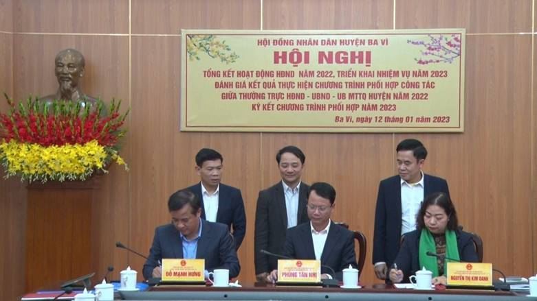 Hội nghị ký kết chương trình phối hợp giữa Ủy ban MTTQ Việt Nam huyện Ba Vì với HĐND - UBND huyện