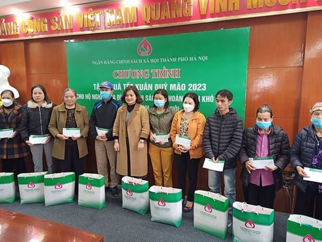 Ủy ban MTTQ Việt Nam huyện Mê Linh phối hợp tổ chức Chương trình tặng quà Tết xuân Quý Mão 2023 cho hộ nghèo, gia đình chính sách có hoàn cảnh khó khăn trên địa bàn huyện Mê Linh.
