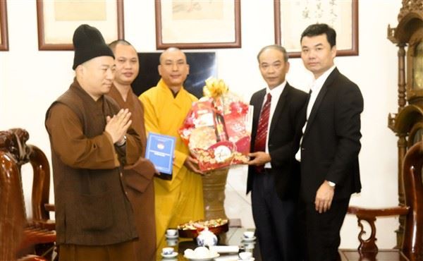 Lãnh đạo huyện thăm, chúc tết Ban trị sự Giáo hội Phật giáo và Ban đoàn kết Công giáo huyện Gia Lâm
