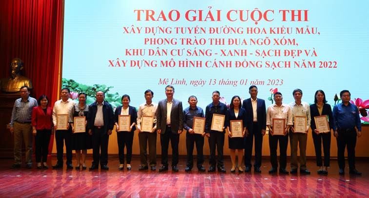  Ủy ban MTTQ Việt Nam huyện Mê Linh phối hợp tổ chức Hội nghị sơ kết 01 năm triển khai mô hình Tuyến đường hoa kiểu mẫu, phong trào thi đua ngõ, xóm, khu dân cư Sáng- Xanh- Sạch- Đẹp và mô hình Cánh đồng sạch.