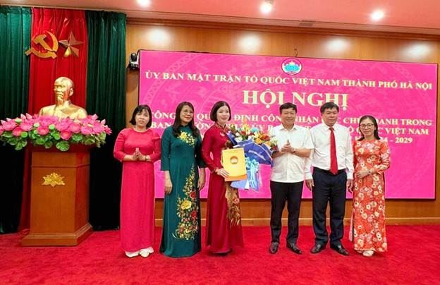 Công bố Quyết định các chức danh trong Ban thường trực Uỷ ban MTTQ Việt Nam huyện Thanh Trì khoá XVII, nhiệm kỳ 2024-2029