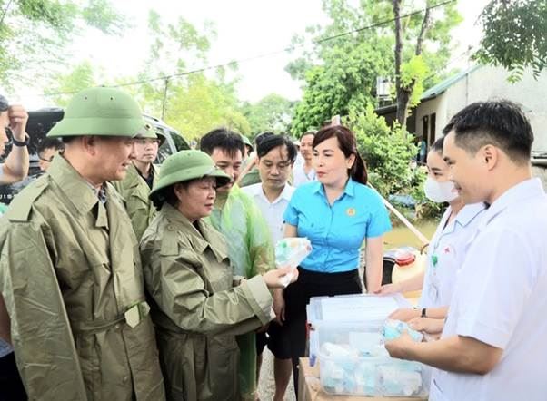 Đồng chí Bí thư Thành ủy Hà Nội Bùi Thị Minh Hoài cùng đoàn lãnh đạo Thành phố kiểm tra, động viên công tác chống ngập úng tại huyện Chương Mỹ