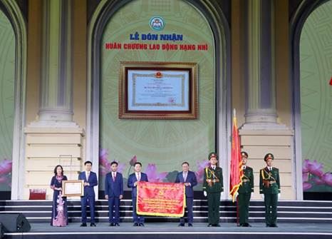 Sơn Tây: Đón nhận Huân chương Lao động hạng Nhì nhân Kỷ niệm 100 năm thành lập thị xã Sơn Tây và 555 năm danh xưng “Sơn Tây” 