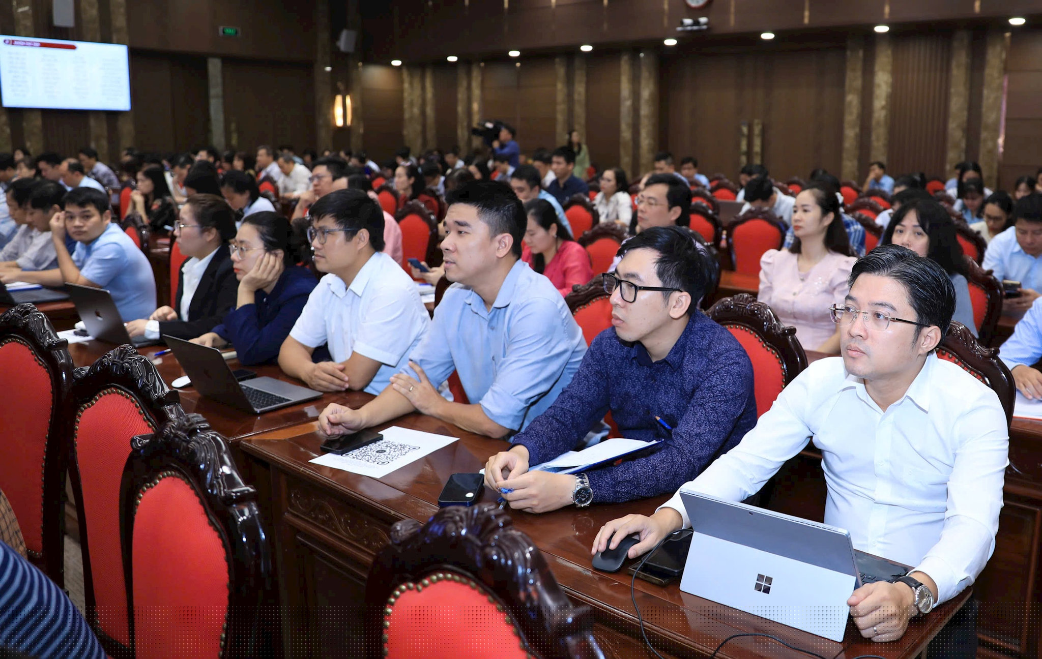 Các đại biểu tham gia hội nghị tại điểm cầu Thành ủy Hà Nội. Ảnh Quang Thái