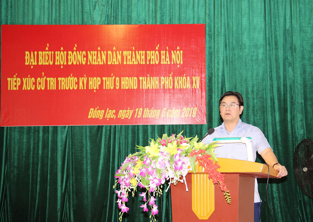 Ông Nguyễn Văn Thắng – Thành ủy viên, Bí thư Huyện ủy Chương Mỹ thay mặt Tổ đại biểu HĐND Thành phố tiếp thu ý kiến cử tri