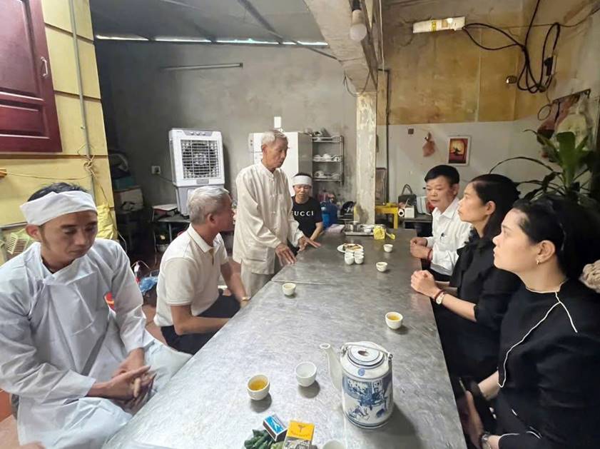 Lãnh đạo MTTQ thành phố Hà Nội chia buồn với gia đình bị thiệt mạng trong vụ lật tàu ở Quảng Ninh