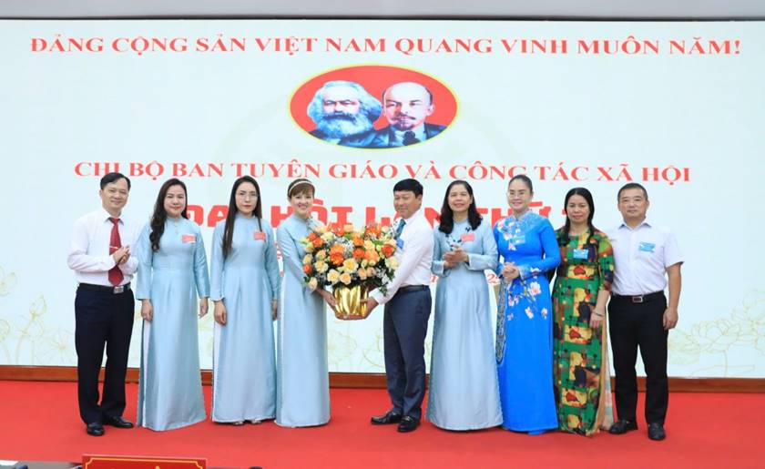 Xây dựng đội ngũ cán bộ, đảng viên thích ứng nhanh yêu cầu mới