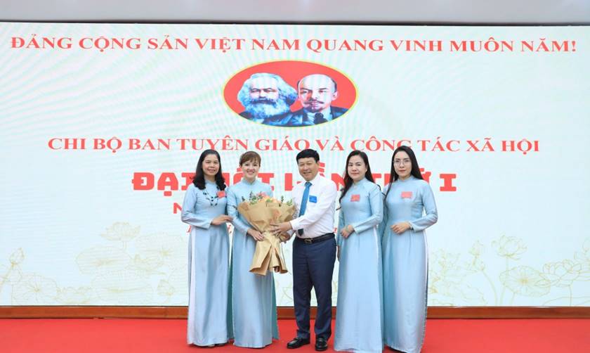 Xây dựng đội ngũ cán bộ, đảng viên thích ứng nhanh yêu cầu mới