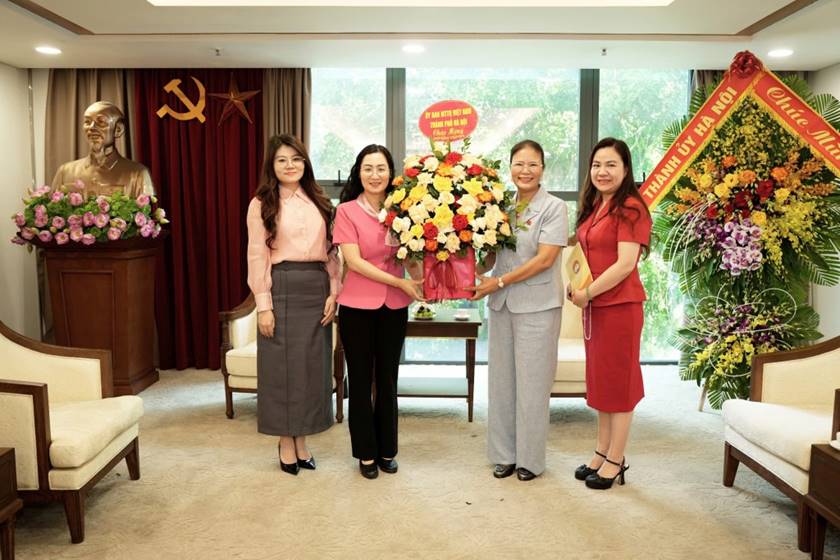 Lãnh đạo MTTQ TP chúc mừng Ban Tuyên giáo và Dân vận Thành uỷ