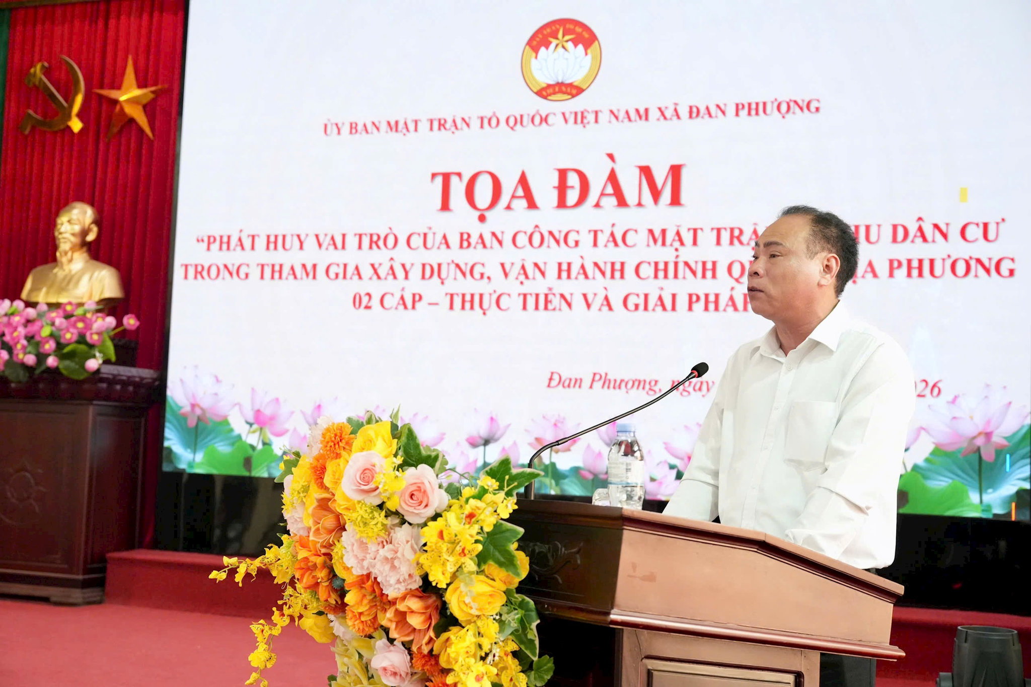 Bí thư Đảng ủy, Chủ tịch HĐND xã Đan Phượng Nguyễn Gia Hiển thông tin tại tọa đàm. Ảnh: Ngân Nguyễn