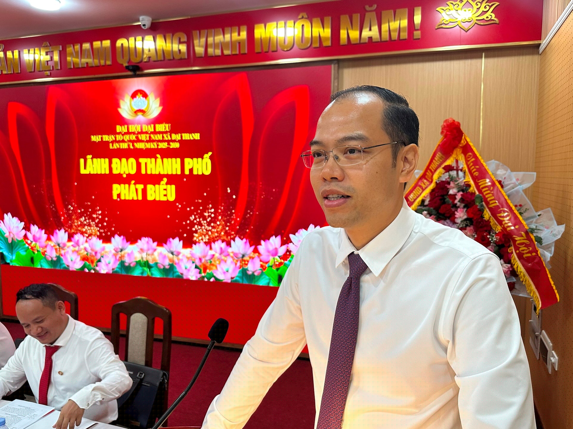 Phó Chủ tịch Uỷ ban MTTQ Việt Nam thành phố Hà Nội, Bí thư Thành đoàn Hà Nội Nguyễn Tiến Hưng phát biểu chỉ đạo Đại hội. Ảnh: Mai Duyên