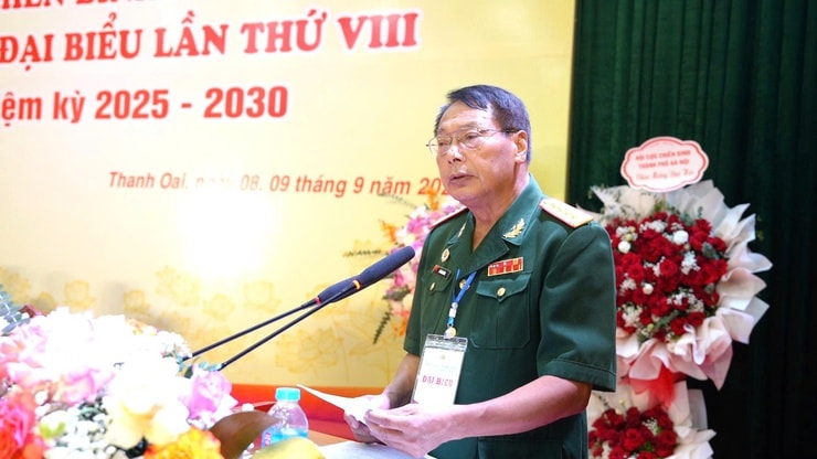 Đồng chí Lê Văn Hồng, Phó Chủ tịch Uỷ ban MTTQ VN xã Thanh Oai, Chủ tịch Hội Cựu chiến binh xã phát biểu khai mạc Đại hội. Ảnh: Nguyễn Lý