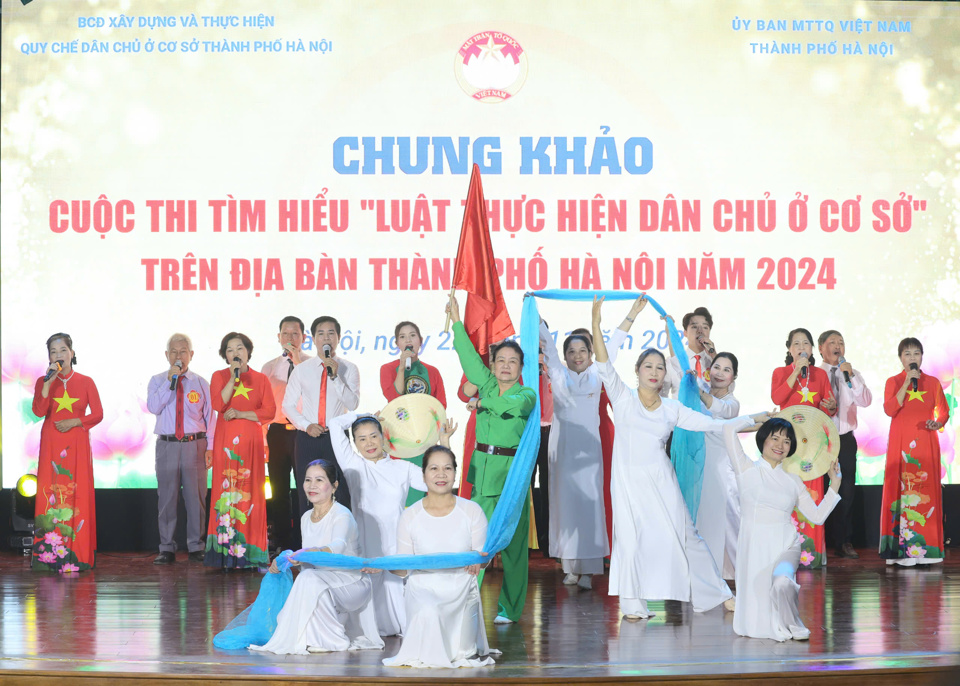 Chung khảo Cuộc thi được tổ chức theo 3 phần thi: ch&agrave;o hỏi, kiến thức, kỹ năng xử l&yacute; t&igrave;nh huống