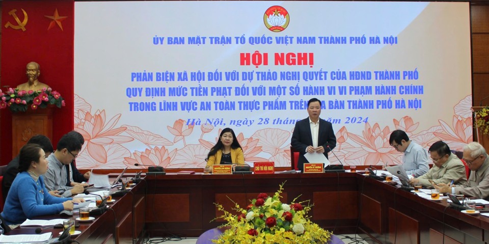 Quang cảnh&nbsp;Hội nghị phản biện x&atilde; hội đối với dự thảo Nghị quyết quy định mức tiền phạt đối với một số h&agrave;nh vi vi phạm h&agrave;nh ch&iacute;nh trong lĩnh vực an to&agrave;n thực phẩm tr&ecirc;n địa b&agrave;n TP H&agrave; Nội