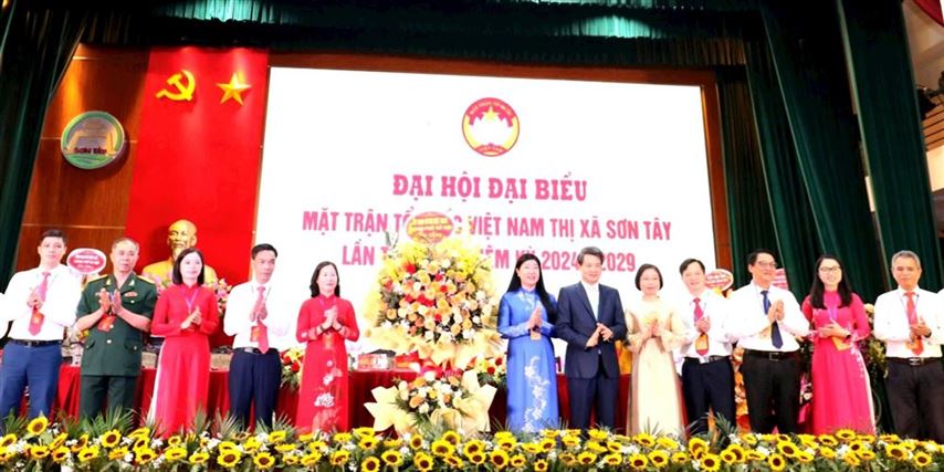 Bà Nguyễn Thị Vân tái đắc cử Chủ tịch Ủy ban MTTQ Việt Nam thị xã Sơn Tây