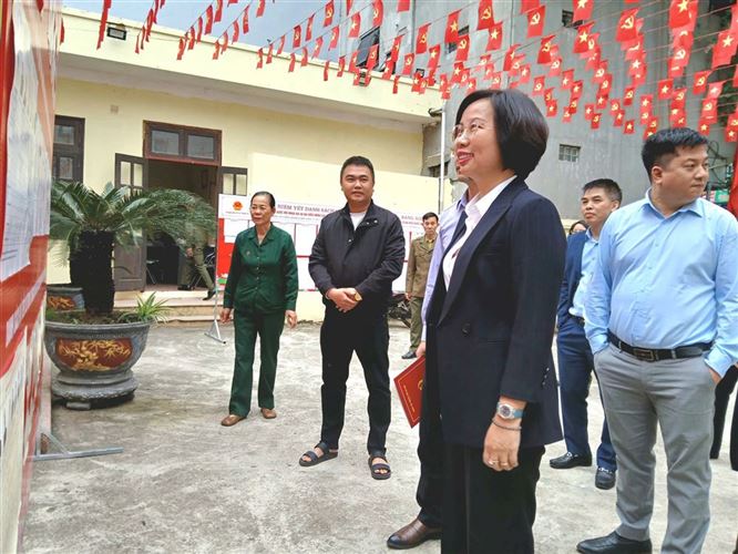 Chủ tịch Ủy ban MTTQ thành phố Hà Nội Bùi Huyền Mai kiểm tra công tác chuẩn bị bầu cử tại 5 xã, phường