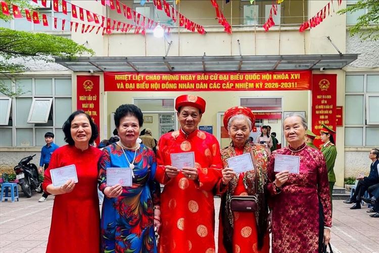 Người cao tuổi Thủ đô nêu gương sáng trong ngày hội non sông